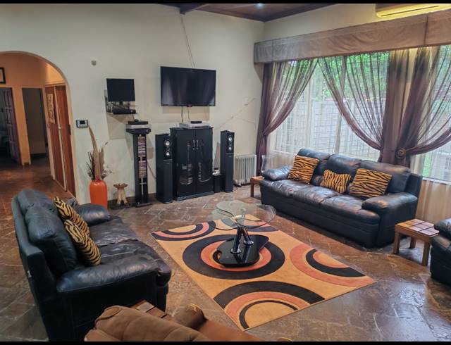 4 BEDROOM FREEHOLD FOR SALE IN BOSCHFONTEIN AH